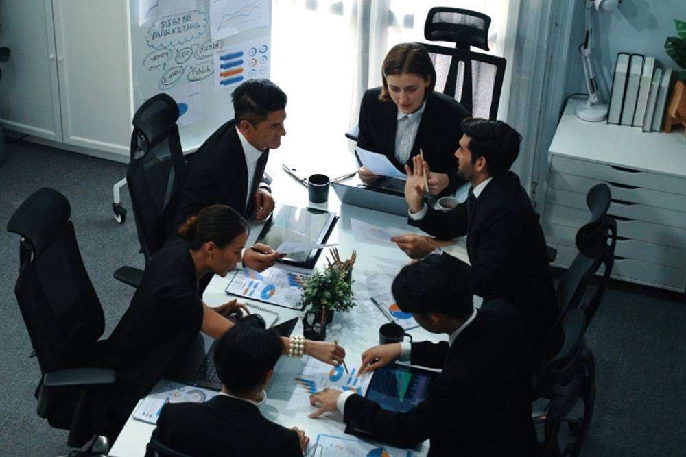 Effective Leadership Styles: Choosing the Right Approach for Your Team